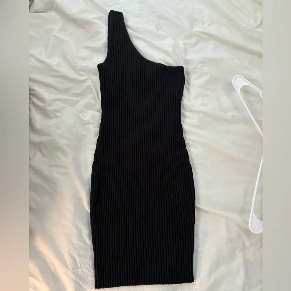 White Fox Black One-Shoulder Ribbed Mini Dress - Picture 3 of 6